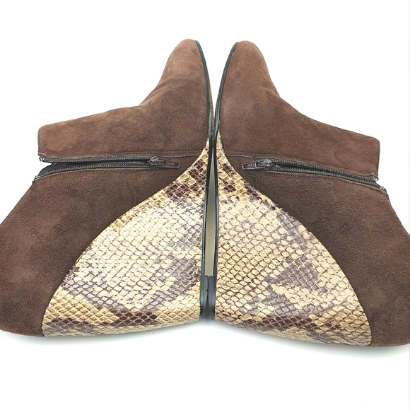 Beverly Feldman Booties brown suede snake print wedge 4" zipped up almond toe 7 - Picture 5 of 15